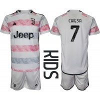 Dětský Fotbalový dres Juventus Federico Chiesa #7 2023-24 Venkovní Krátký Rukáv (+ trenýrky)